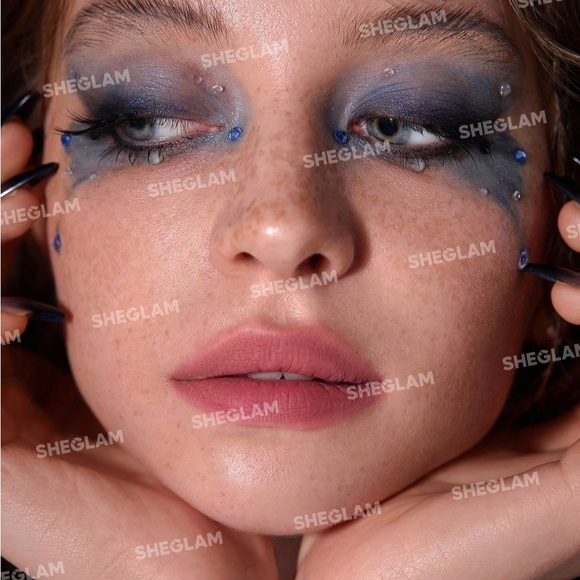 Tim Burton’s Corpse Bride Eyeshadow Palette 12 shades w/Mirror - Picture 9 of 9